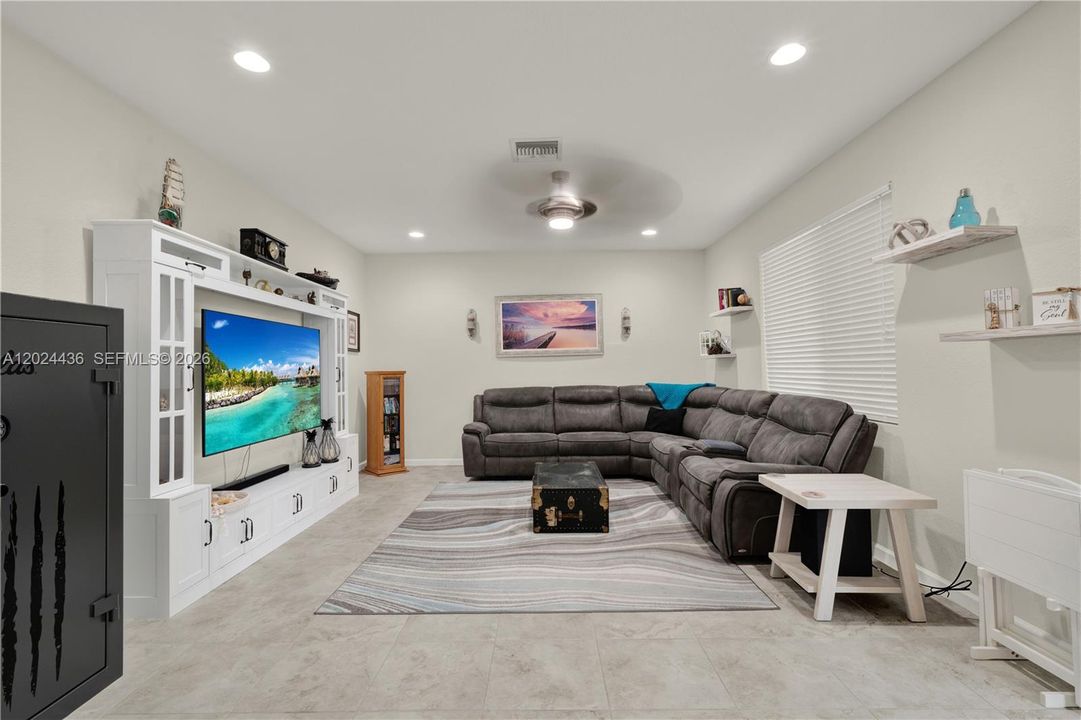 For Sale: $1,097,000 (6 beds, 4 baths, 3820 Square Feet)