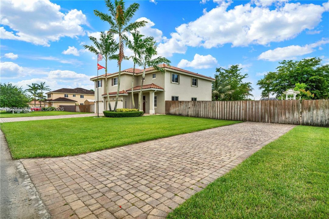For Sale: $1,097,000 (6 beds, 4 baths, 3820 Square Feet)