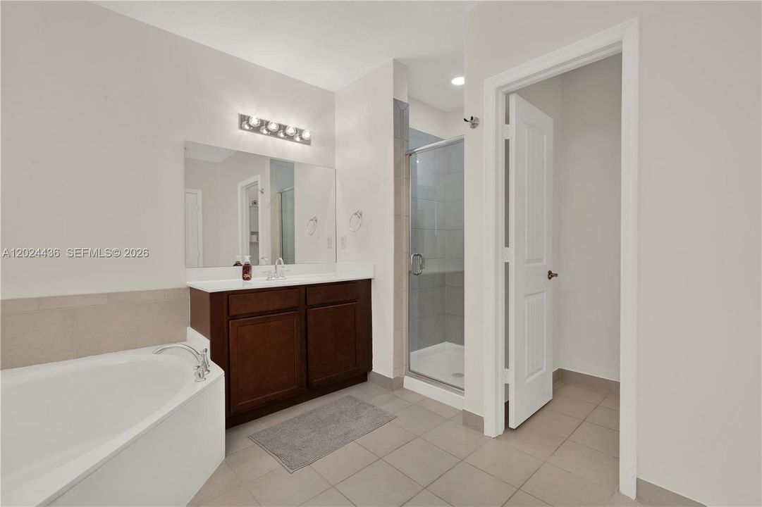For Sale: $1,097,000 (6 beds, 4 baths, 3820 Square Feet)