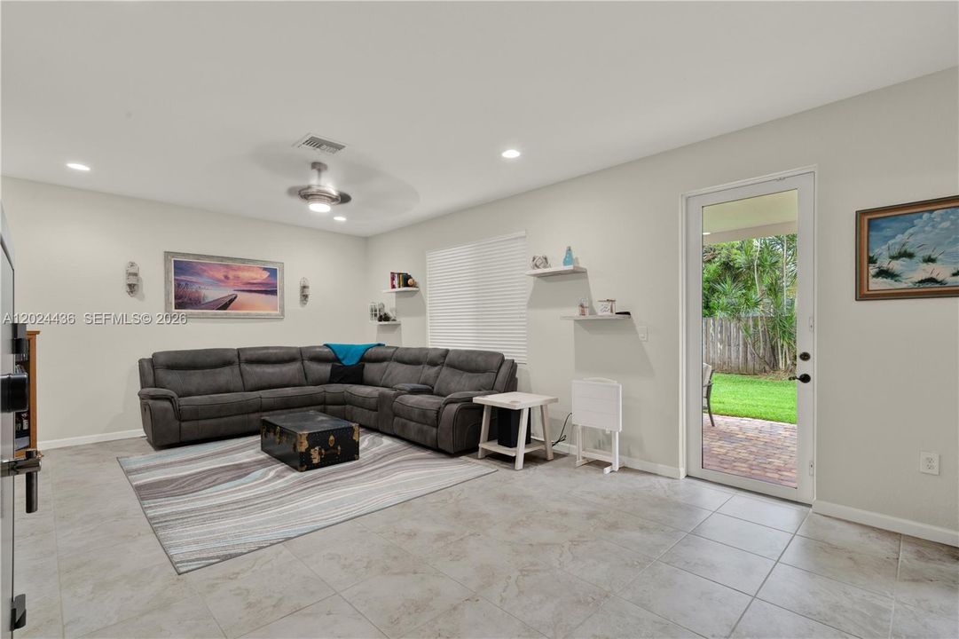 For Sale: $1,097,000 (6 beds, 4 baths, 3820 Square Feet)