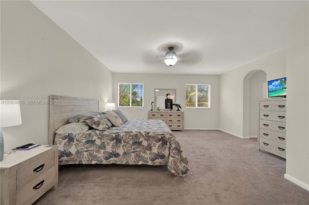 For Sale: $1,097,000 (6 beds, 4 baths, 3820 Square Feet)