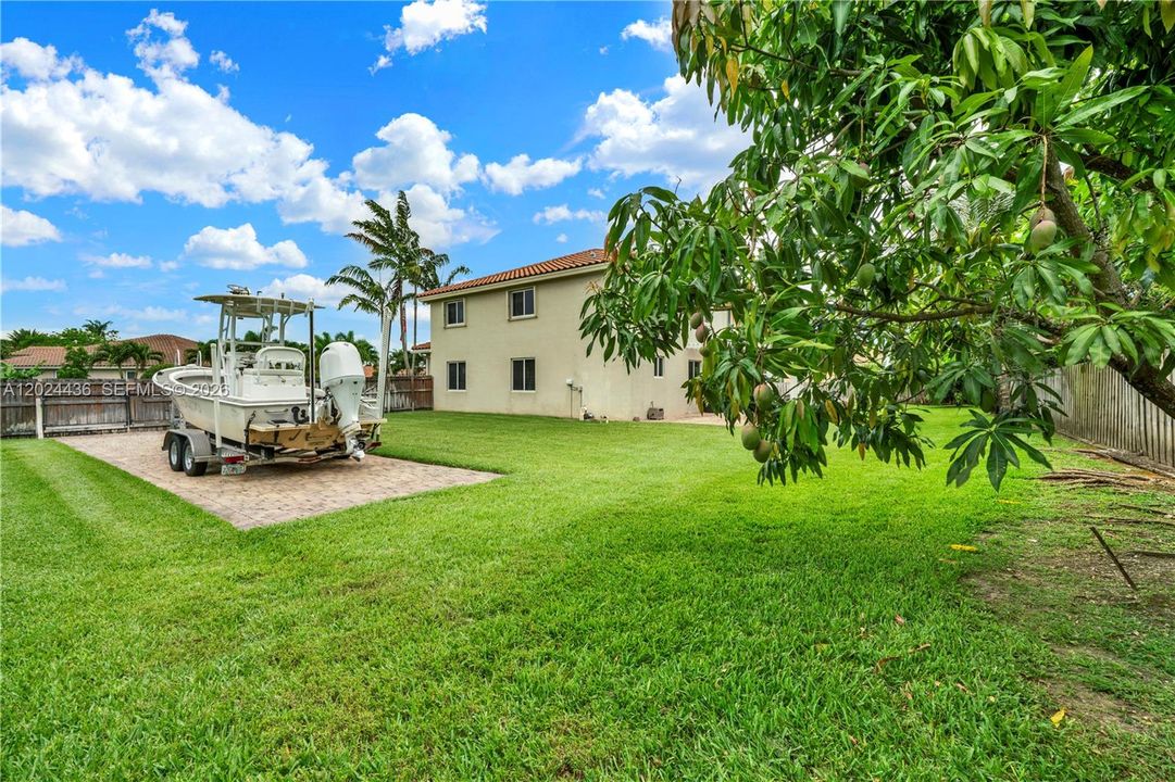 For Sale: $1,097,000 (6 beds, 4 baths, 3820 Square Feet)