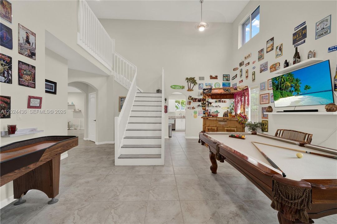 For Sale: $1,097,000 (6 beds, 4 baths, 3820 Square Feet)