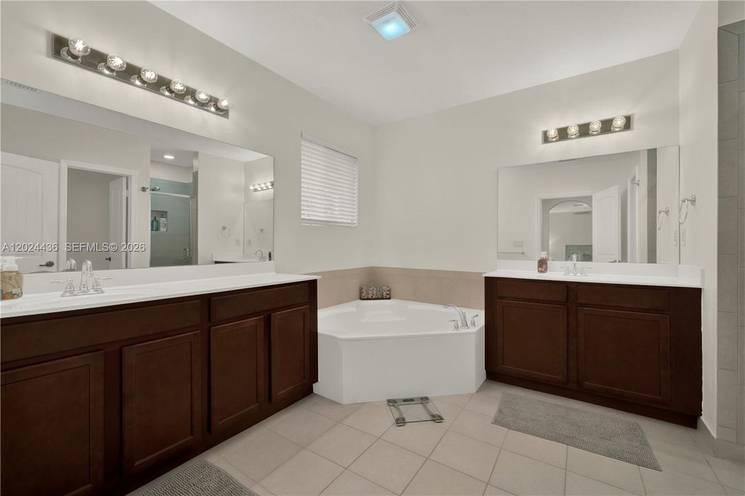 For Sale: $1,097,000 (6 beds, 4 baths, 3820 Square Feet)