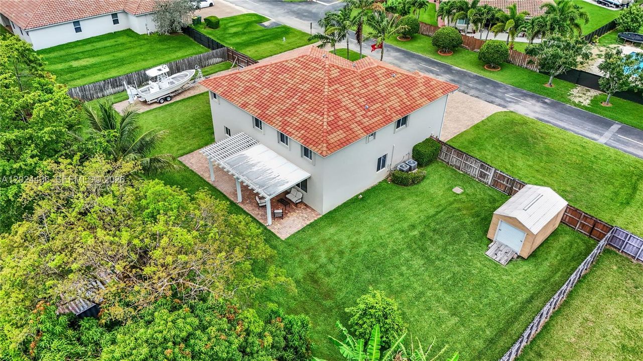 For Sale: $1,097,000 (6 beds, 4 baths, 3820 Square Feet)