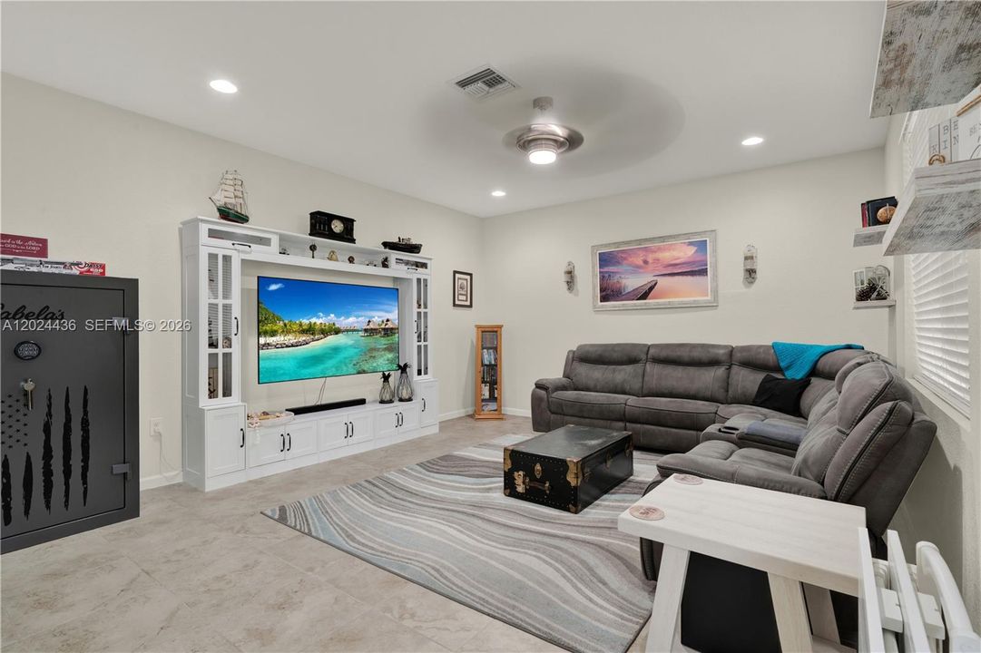 For Sale: $1,097,000 (6 beds, 4 baths, 3820 Square Feet)