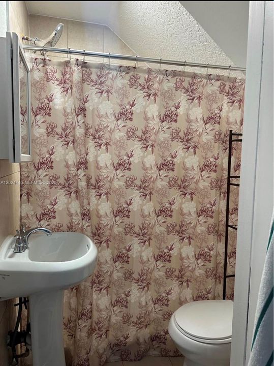 En Renta: $1,300 (1 camas, 1 baños, 2376 Pies cuadrados)