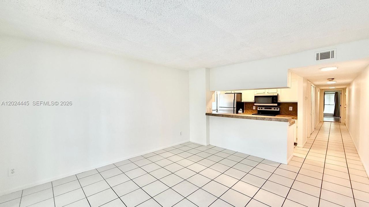 Active With Contract: $2,000 (2 beds, 2 baths, 770 Square Feet)