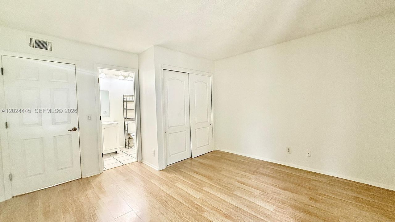Active With Contract: $2,000 (2 beds, 2 baths, 770 Square Feet)