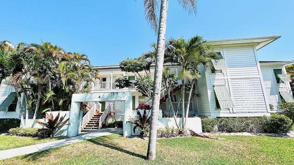 Active With Contract: $2,000 (2 beds, 2 baths, 770 Square Feet)