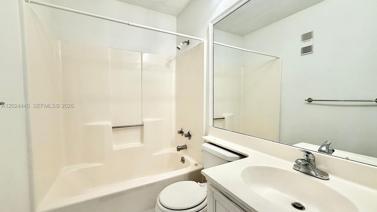 Active With Contract: $2,000 (2 beds, 2 baths, 770 Square Feet)