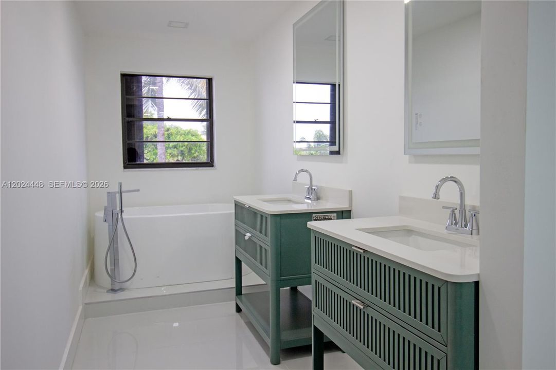 For Rent: $8,900 (3 beds, 3 baths, 2844 Square Feet)