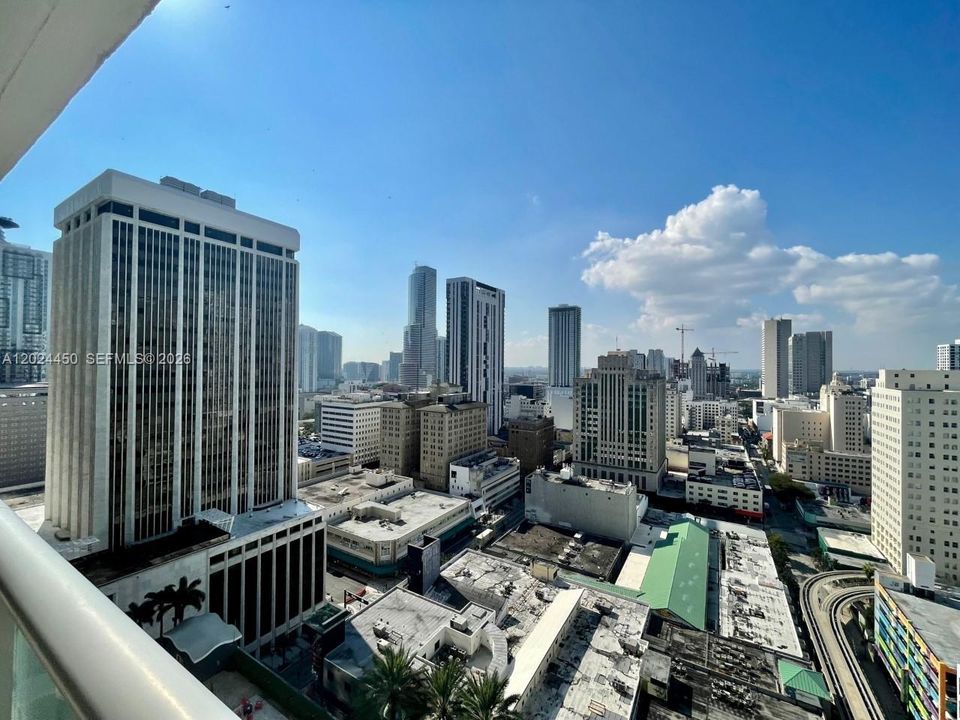 For Sale: $670,000 (2 beds, 2 baths, 1256 Square Feet)