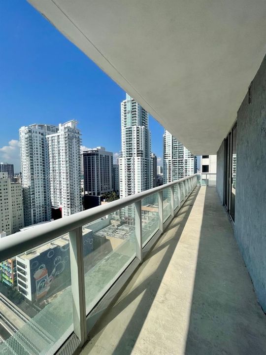 For Sale: $670,000 (2 beds, 2 baths, 1256 Square Feet)