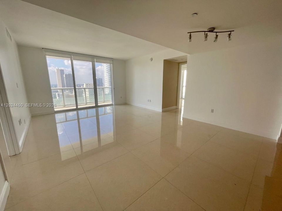 For Sale: $670,000 (2 beds, 2 baths, 1256 Square Feet)