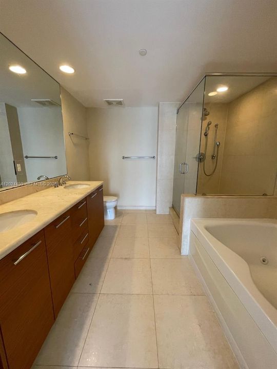 For Sale: $670,000 (2 beds, 2 baths, 1256 Square Feet)