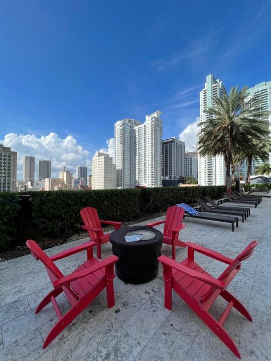 For Sale: $670,000 (2 beds, 2 baths, 1256 Square Feet)