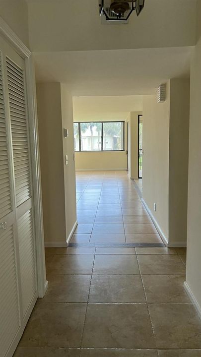Hallway w/closet