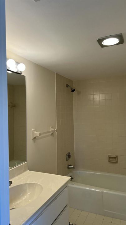 Guest Ensuite Bath