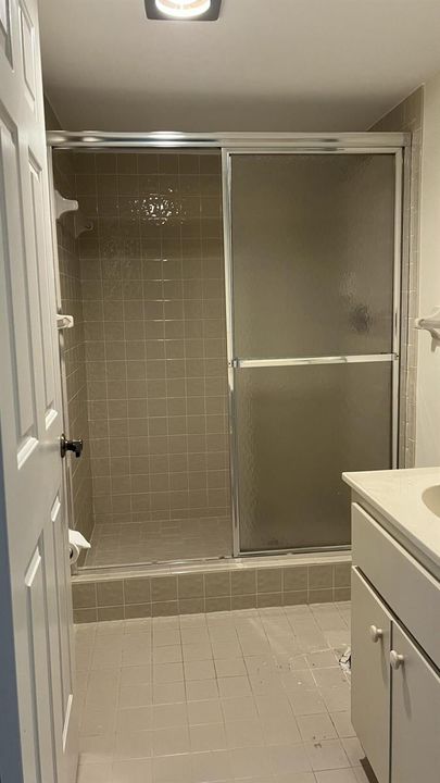 Hall full Bathroom