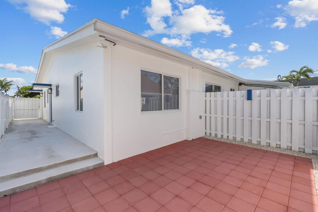 Private Yard - 1541 Unit