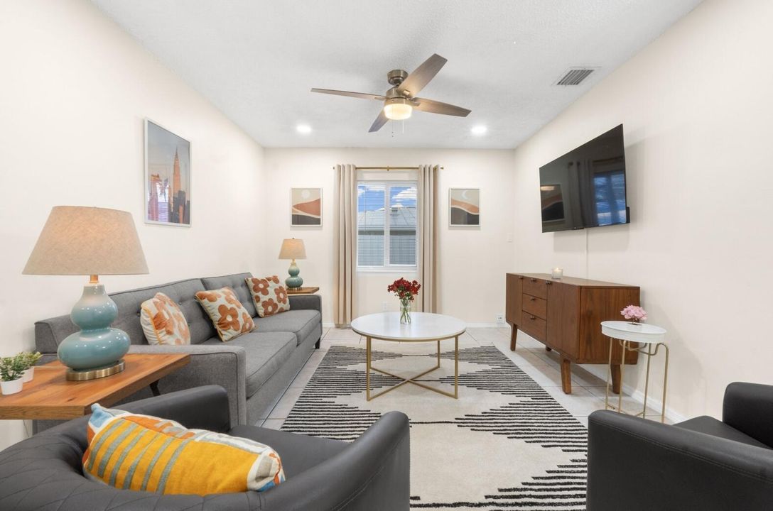 2 Bed / 2 Bath - Living Room