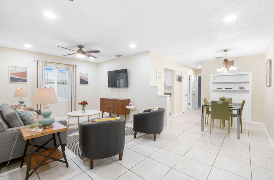 2 Bed / 2 Bath - Living Room