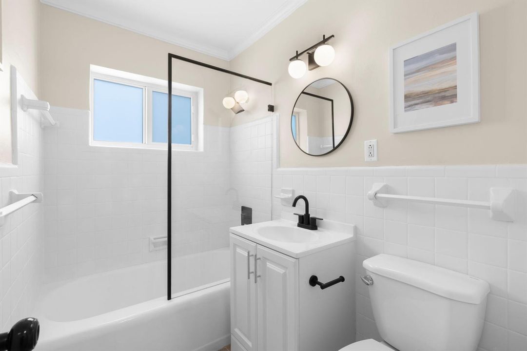1 Bed / 1 Bath - Bathroom