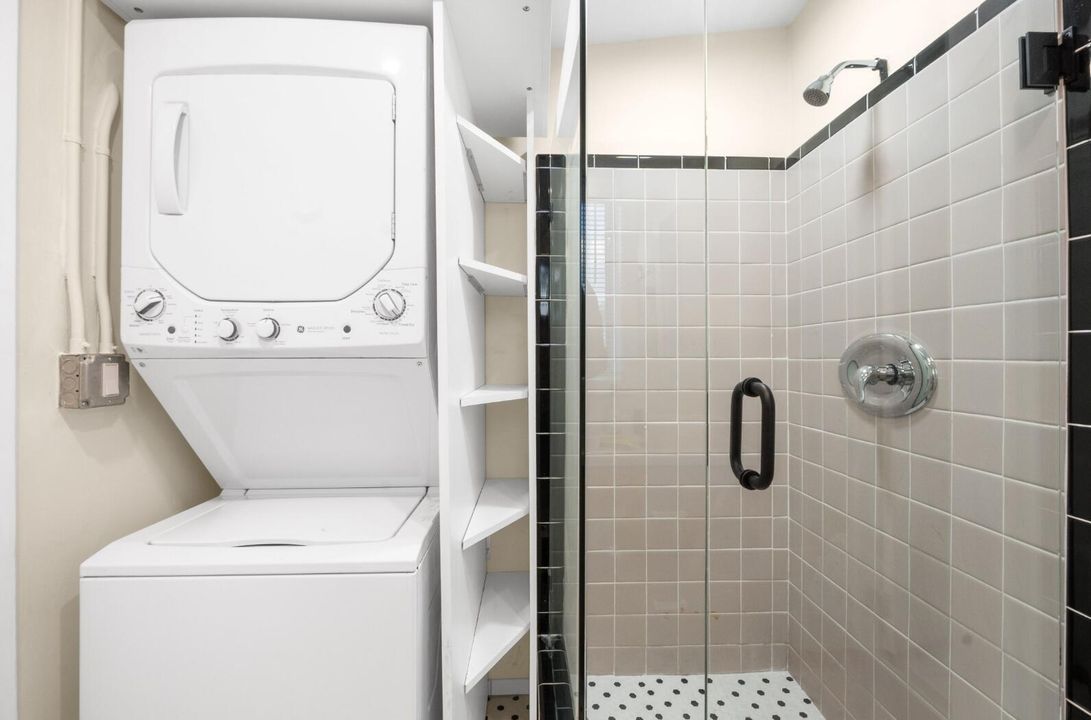 2 Bed / 2 Bath - Master Bathroom