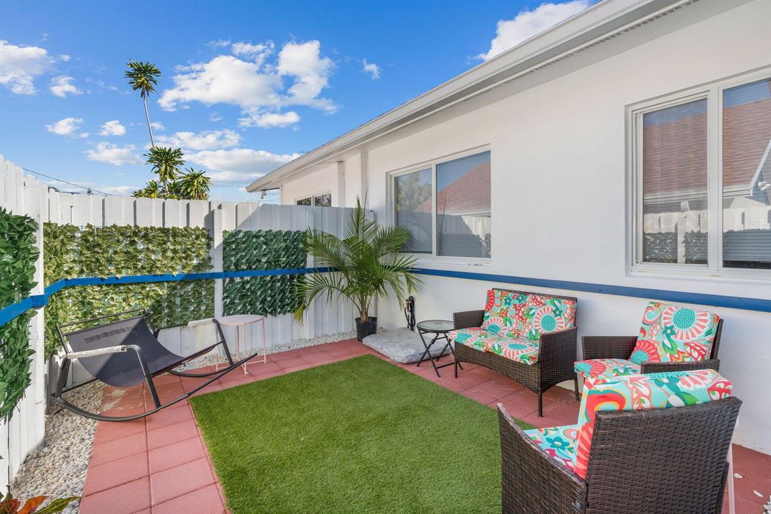 Private Yard - 1539 Unit