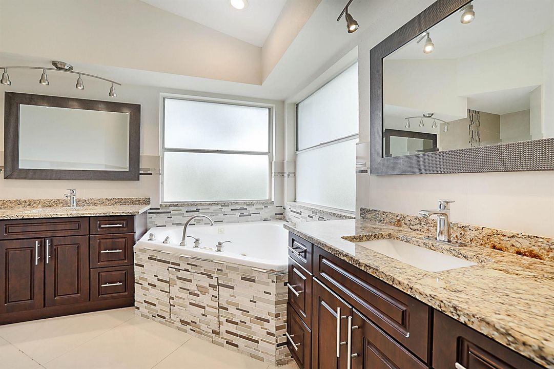 8753 SE Riverfront Terrace-23