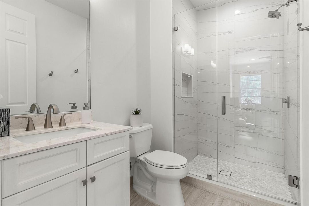 Secondary Ensuite Bath