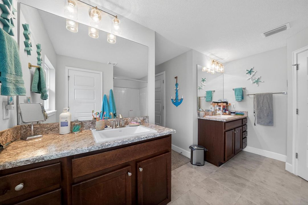 32_1858_SW_MacKenzie_St-Bathroom-0178