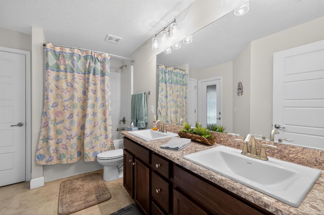 31_1858_SW_MacKenzie_St-Bathroom-0068