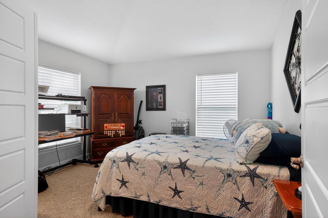 23_1858_SW_MacKenzie_St-Bedroom-0038