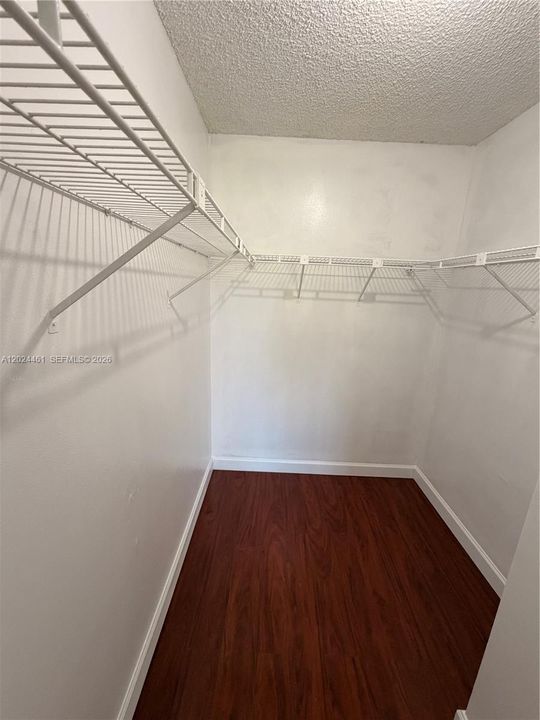 For Sale: $125,000 (2 beds, 2 baths, 800 Square Feet)