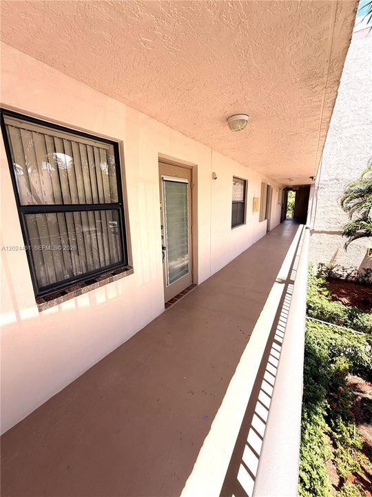 For Sale: $125,000 (2 beds, 2 baths, 800 Square Feet)