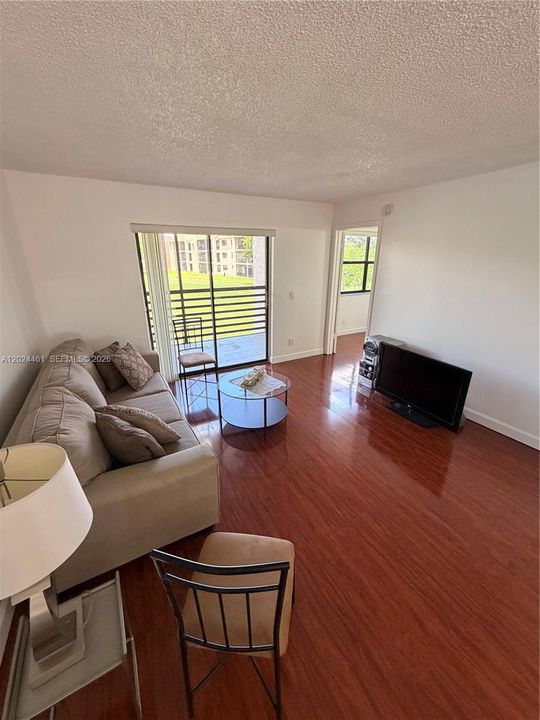 For Sale: $125,000 (2 beds, 2 baths, 800 Square Feet)