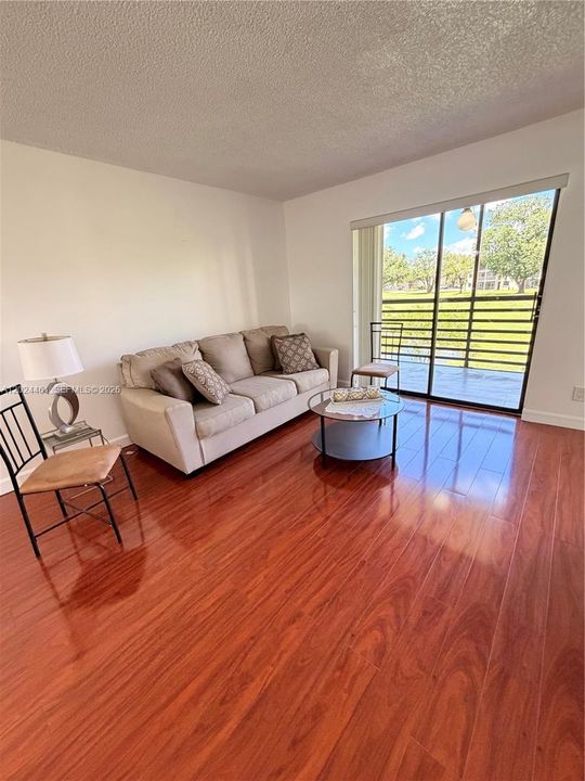 For Sale: $125,000 (2 beds, 2 baths, 800 Square Feet)