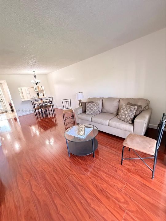 For Sale: $125,000 (2 beds, 2 baths, 800 Square Feet)