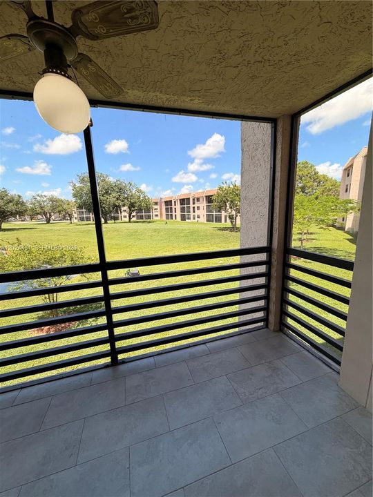 For Sale: $125,000 (2 beds, 2 baths, 800 Square Feet)