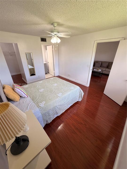 For Sale: $125,000 (2 beds, 2 baths, 800 Square Feet)