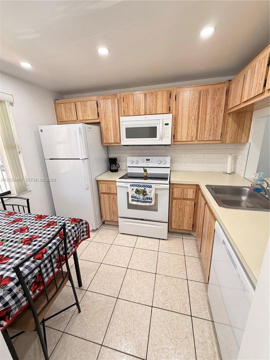 For Sale: $125,000 (2 beds, 2 baths, 800 Square Feet)