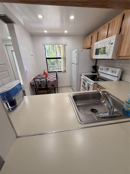 For Sale: $125,000 (2 beds, 2 baths, 800 Square Feet)