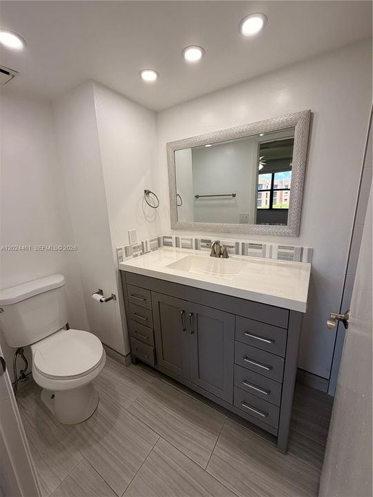 For Sale: $125,000 (2 beds, 2 baths, 800 Square Feet)