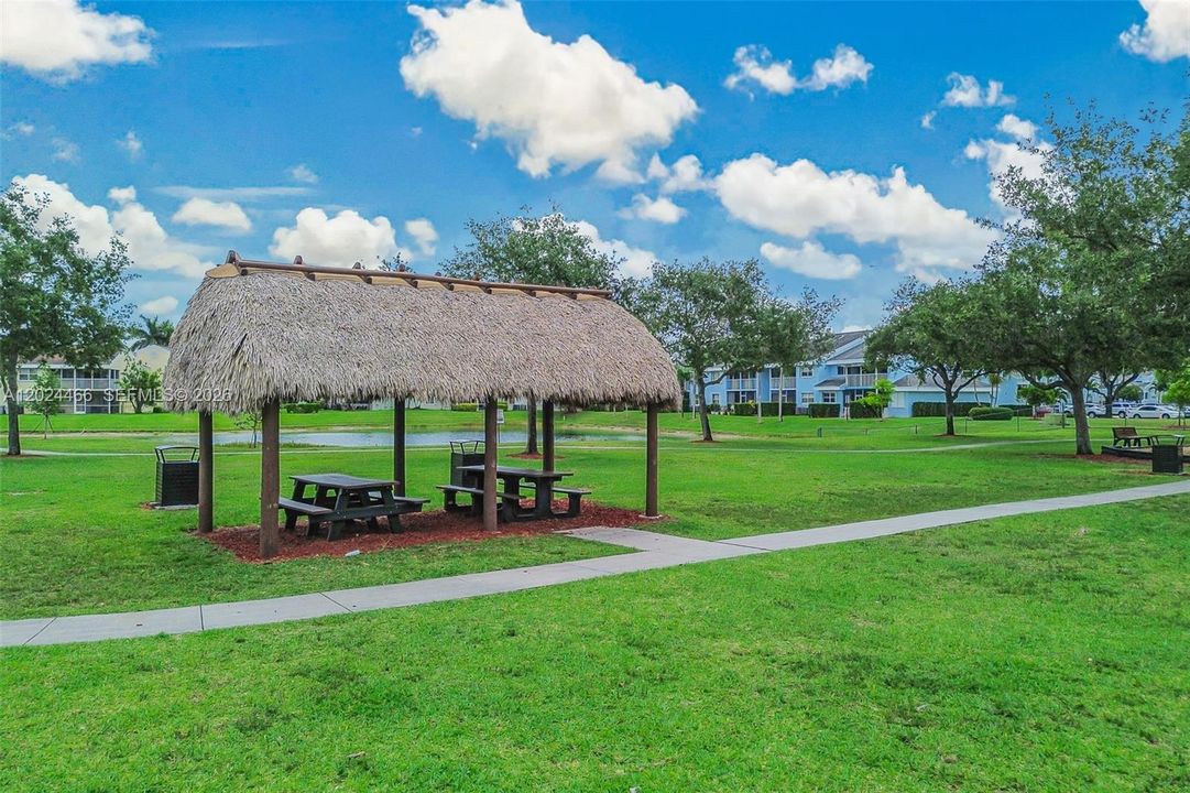 For Sale: $152,000 (1 beds, 1 baths, 830 Square Feet)
