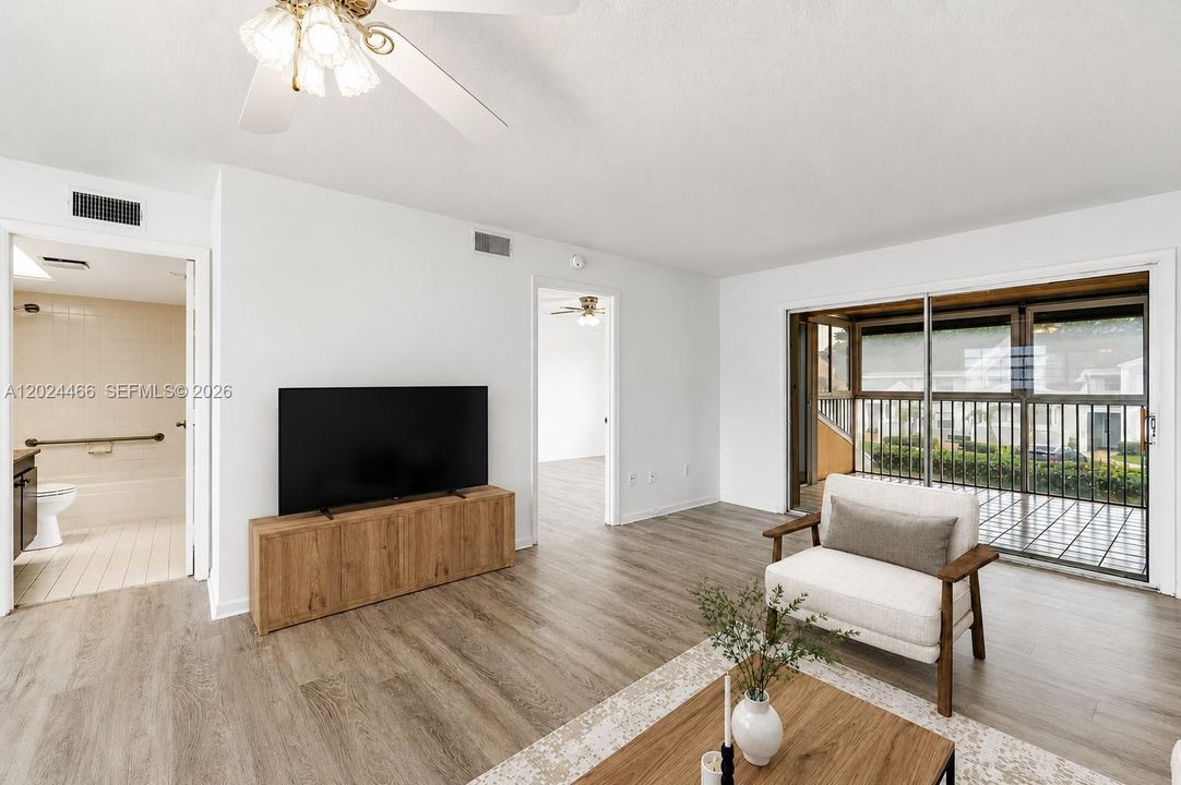 For Sale: $152,000 (1 beds, 1 baths, 830 Square Feet)