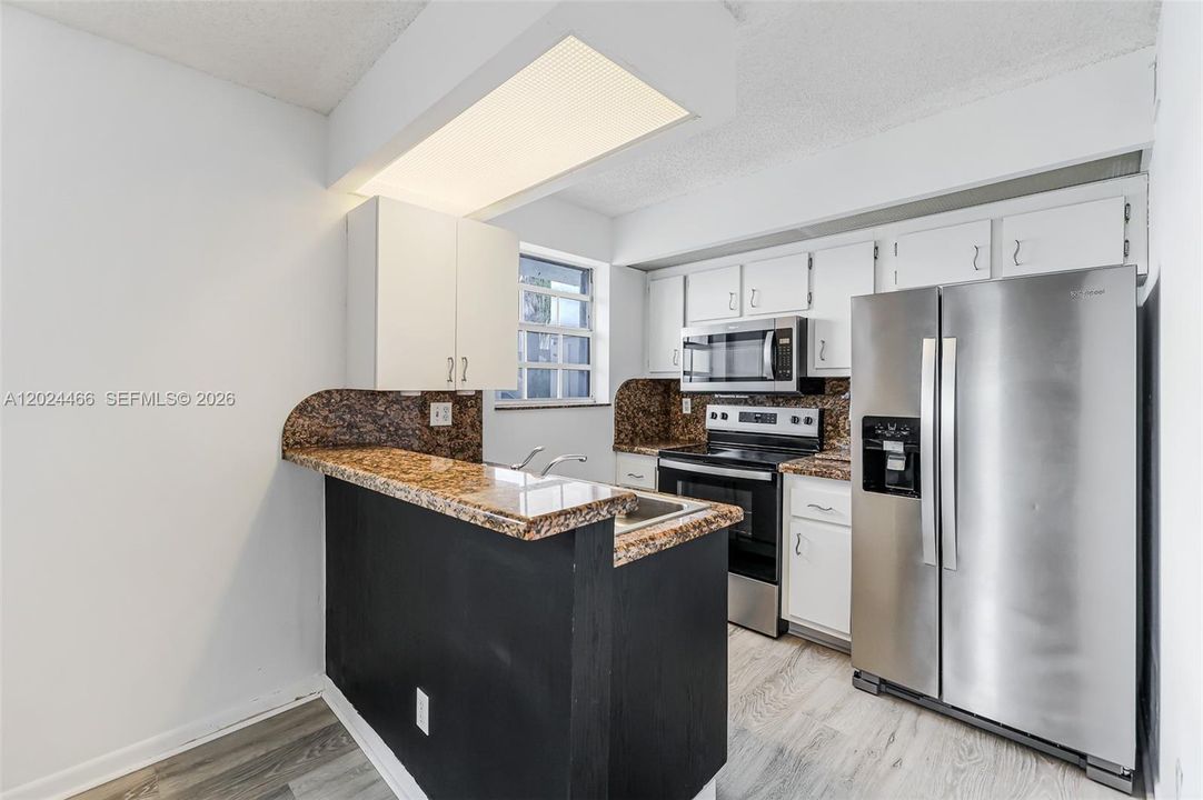 For Sale: $152,000 (1 beds, 1 baths, 830 Square Feet)