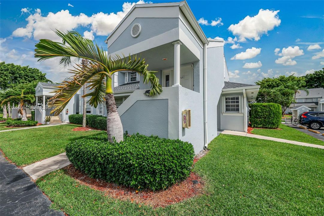 For Sale: $152,000 (1 beds, 1 baths, 830 Square Feet)