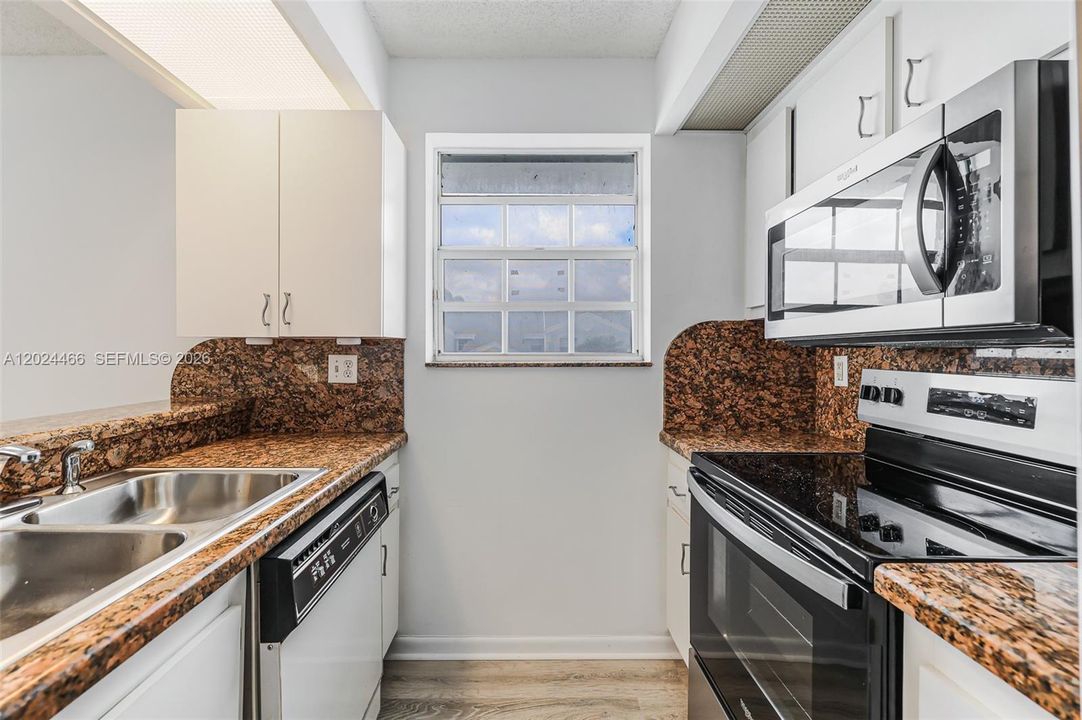 For Sale: $152,000 (1 beds, 1 baths, 830 Square Feet)